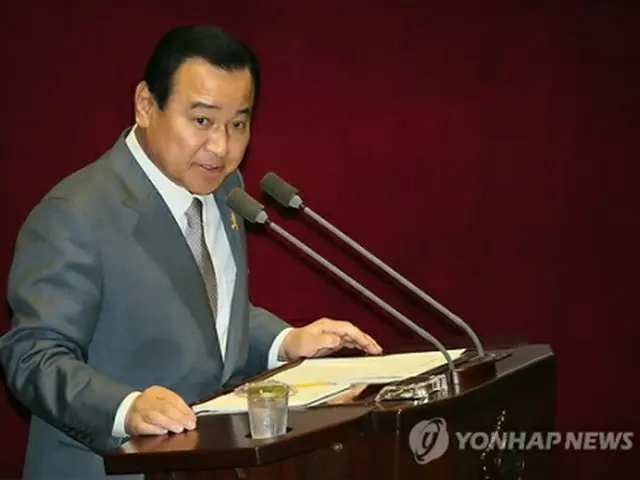 国会答弁で捜査を受ける意向を表明した李首相＝１４日、ソウル（聯合ニュース）