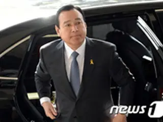 韓国与党内で首相の辞任不可避論が広がる…朴大統領帰国後に辞任か