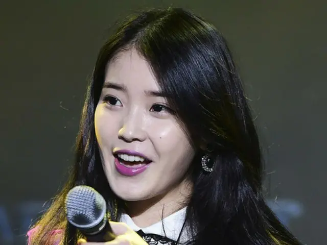 韓国KBS2金土ドラマ「プロデューサー」に出演する歌手IU（アイユー）が、同僚歌手ソルリ（f(x)）のルックスに憧れを抱いた過去の発言が再び話題だ。（提供:news1）