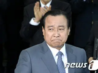 李首相、離任式後には涙も