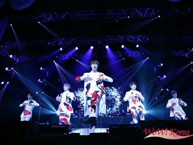 【速報公演レポ】「超新星」、武道館を皮切りに「LIVE TOUR 2015“Girl Friends”」スタート！