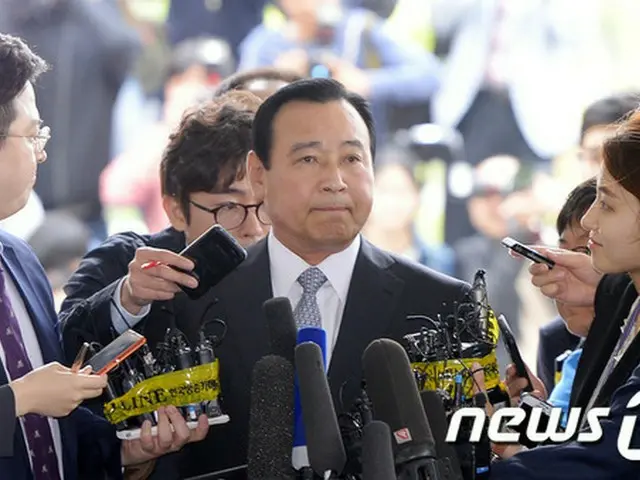 裏金疑惑が提起された李完九（イ・ワング）韓国前首相が14日午前、検察の調査を受けるため出頭した。（提供:news1）