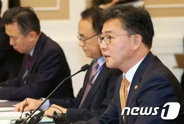 韓国の洪容杓統一部長官は22日、北朝鮮が潘基文国連事務総長の開城工業団地訪問許可を撤回したことと関連し、「国内だけでなく、国際社会でもこのような動きは理解できない」と強く非難した。