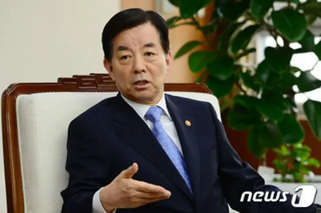 韓国のハン・ミング国防部長官は28日、ベトナム国防長官との会談で、過去朝鮮人が徴用され、苦難を経験した日本・明治時代の産業革命施設のユネスコ登録の動きに対する韓国政府の反対の立場を伝え、ベトナム側の理解