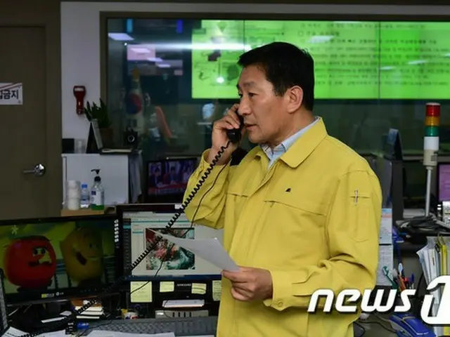 韓国国民安全処のチェ・ギュボン中央災難安全状況室長は17日、台風11号の北上と関連し、独島（日本名:竹島）警備隊長に被害予防に力を入れてほしいと呼びかけた。（提供:news1）