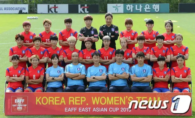 ユン・ドクヨ監督率いる韓国女子サッカー代表チームが29日、東アジアサッカー連盟（EAFF）東アジアカップ（8月1日～9日）が開かれる中国・武漢（ウーハン）に向けて出国した。