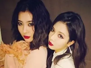 ヒョナ（4Minute）＆ソンミ（Wonder Girls）のセクシーセルカ ”真っ赤な口紅＋スモーキーメイク”