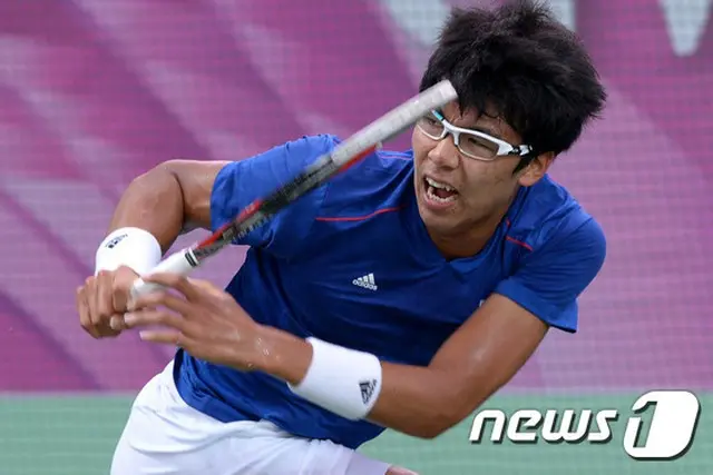 韓国男子テニス界の”看板選手”チョン・ヒョン（19、世界75位）が、男子プロテニス（ATP）ツアー・ロジャーズ・カップで2回戦進出に失敗した。