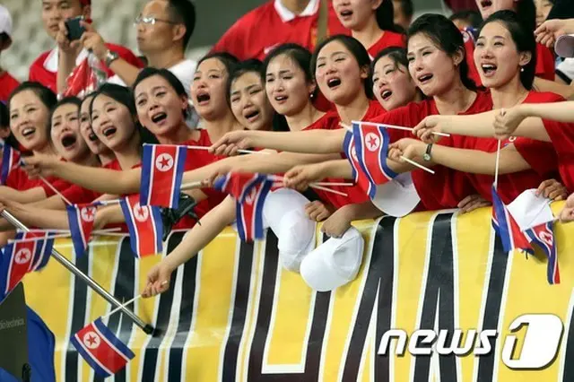 北朝鮮の”美女応援団”が、東アジア杯がおこなわれた中国の会場にも姿を現していたことがわかった。