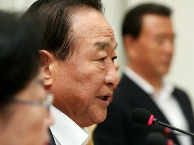 韓国与党セヌリ党のソ・チョンウォン最高委員（写真）は、安倍談話について「侵略と植民地支配に対する反省や謝罪など、相当の部分を反映したという点において意味ある談話」と評価した。（提供:news1）