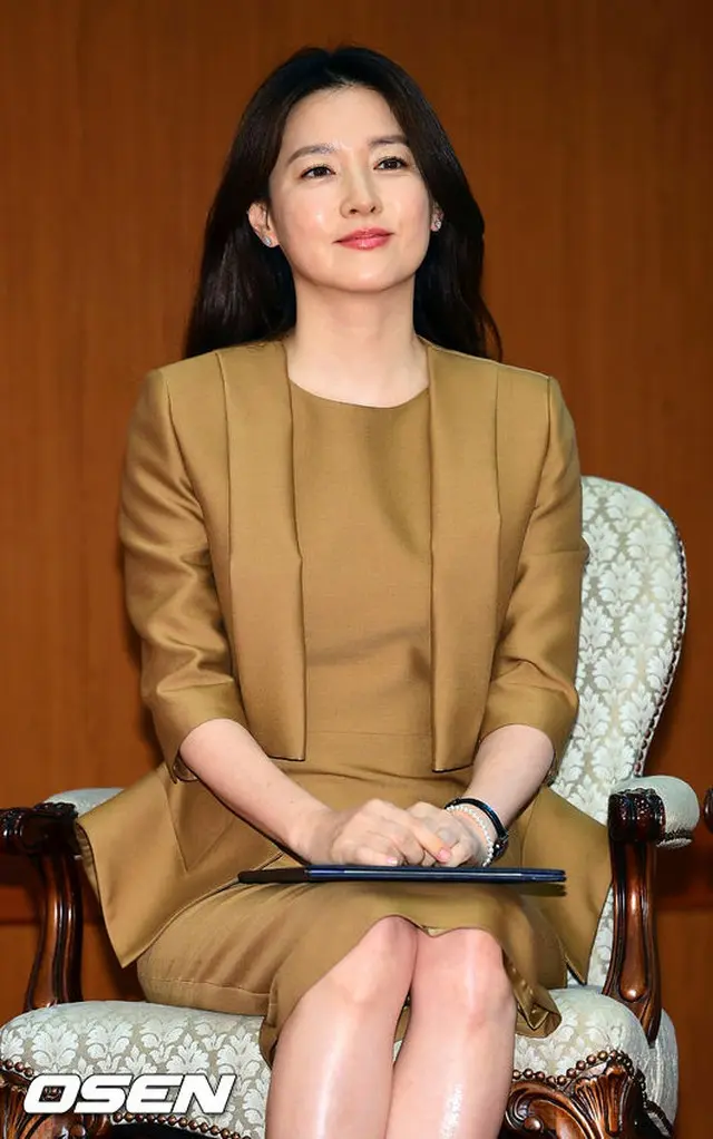 韓国女優イ・ヨンエが、非武装地帯（DMZ）に北朝鮮が埋めた地雷で足を切断するなど大けがを負った兵士に約500万円を寄付。