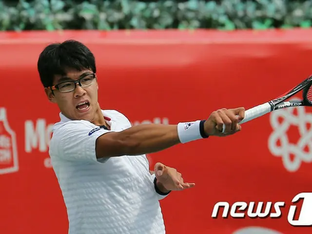 韓国男子テニスのチョン・ヒョン（19、世界ランキング73位）が、男子プロテニス（ATP）ツアー ウィンストン・セーラム・オープン3回戦に進出した。