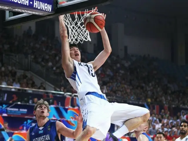 韓国の男子バスケットボール代表が国際バスケットボール連盟（FIBA）・バスケットボールアジア選手権大会2次予選で、カザフスタンを下しベスト8入りを決めた。（提供:news1）