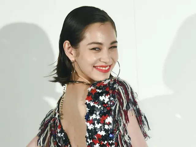 日本のモデルで女優の水原希子（24）が、「BIGBANG」G-GRADON（27）とのスキャンダルについて解明した。