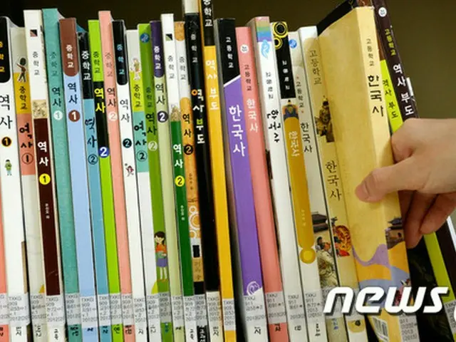 韓国政府が2017年から中・高校の歴史と韓国史を国定教科書として発行する方針を固めた中、慶煕（キョンヒ）大学の史学科教授全員が国定歴史教科書の執筆を拒否することを宣言した。