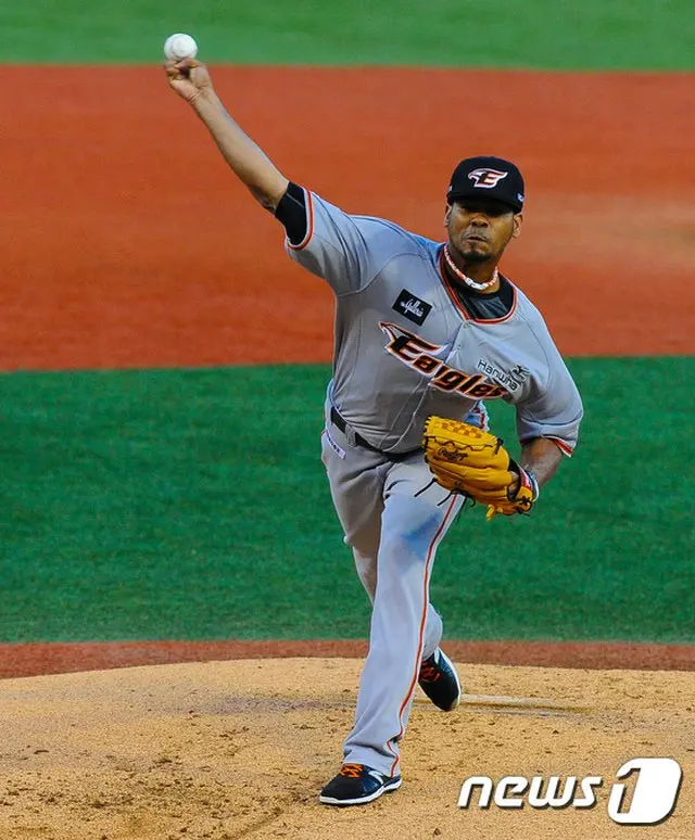 日本プロ野球・読売ジャイアンツが来シーズンの新たな外国人選手として、韓国プロ野球・ハンファ・イーグルスのエスミル・ロジャース（30）に関心を示している。