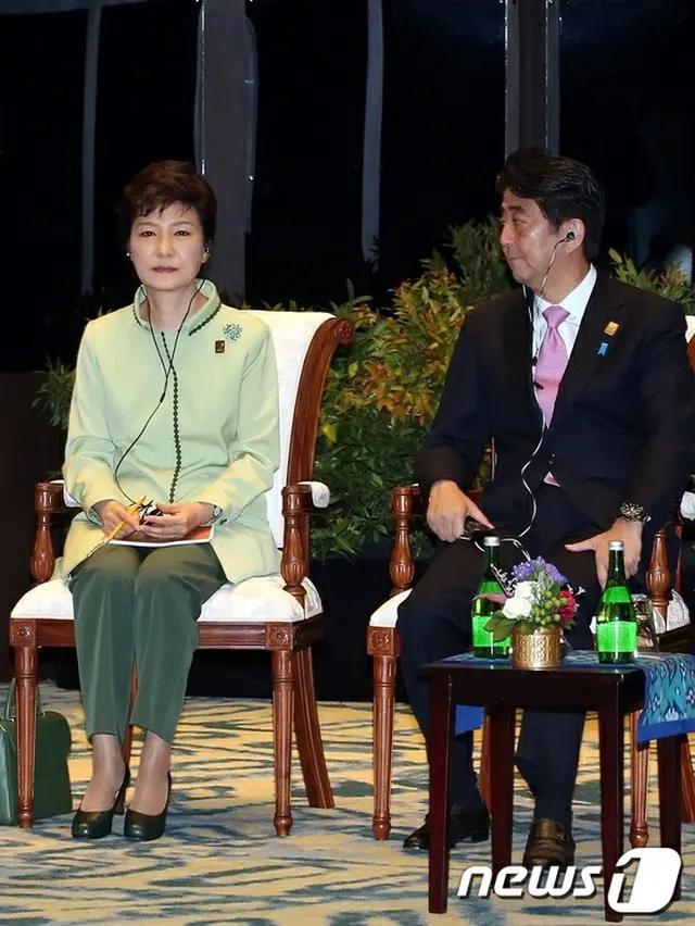 韓国政府が来月初めに開かれる日中韓首脳会談をきっかけに、朴槿恵（パク・クネ）政権になって初めての日韓首脳会談を来月2日に開こうと日本側に提案した背景が注目されている。（提供:news1）