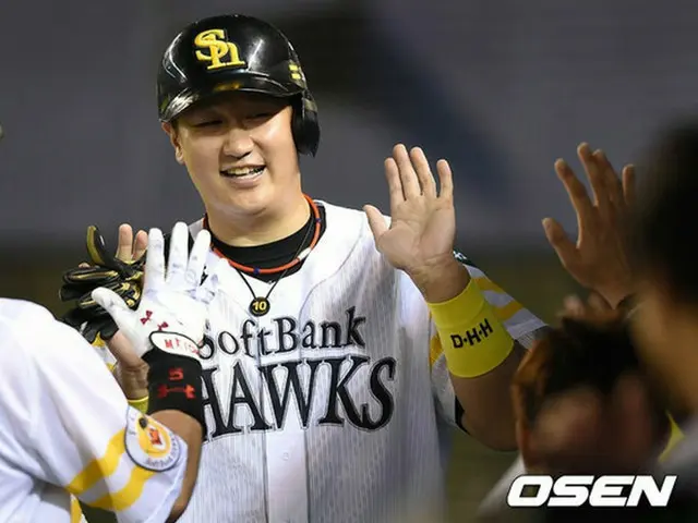 日本プロ野球・ソフトバンクのイ・デホ（李大浩）が日本シリーズ優勝に貢献し、NPB（日本野球機構）の歴史を塗り替えた。