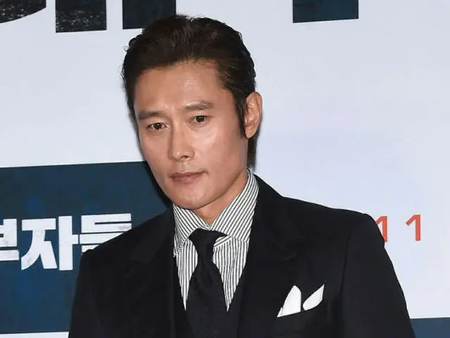 韓国俳優イ・ビョンホンが初めて方言演技をした心境を明かした。（提供:OSEN）