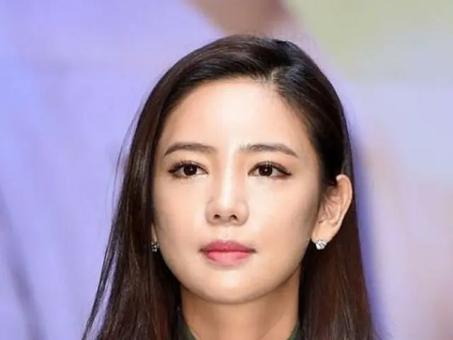 交通事故に遭った韓国女優イ・テイム（29）が負傷した額を手術なしで治療する。