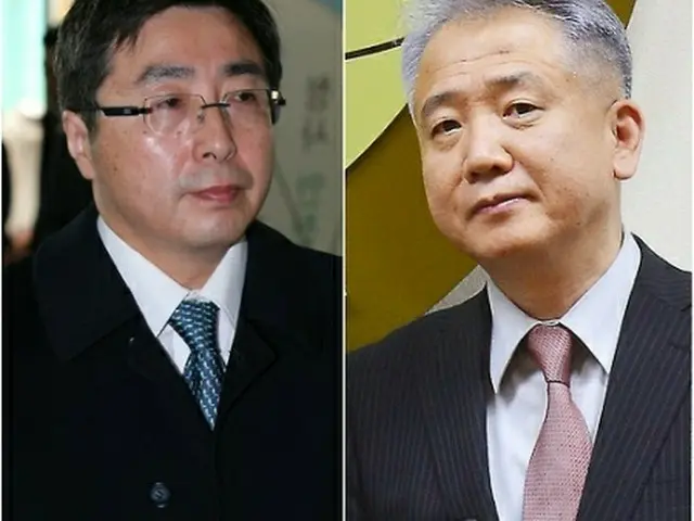 韓国の李局長（右）と石兼局長＝（聯合ニュース）