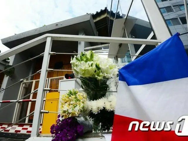 韓国のイム・ソンナム外交部外務次官は16日、駐韓フランス大使館を訪問し、パリ同時多発テロで犠牲となったフランス国民を弔問することがわかった。