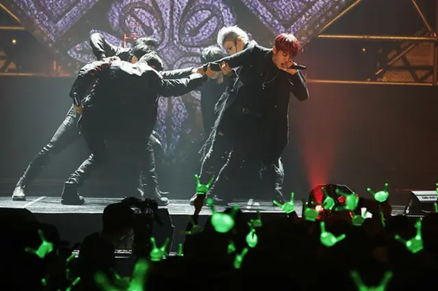 韓国アイドルグループ「B.A.P」が去る15日ソウル・東大門デザインプラザ（DDP）でおこなわれたカムバックショー「151115」を成功裏に終えた。（提供:OSEN）