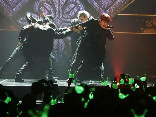 韓国アイドルグループ「B.A.P」が去る15日ソウル・東大門デザインプラザ（DDP）でおこなわれたカムバックショー「151115」を成功裏に終えた。（提供:OSEN）