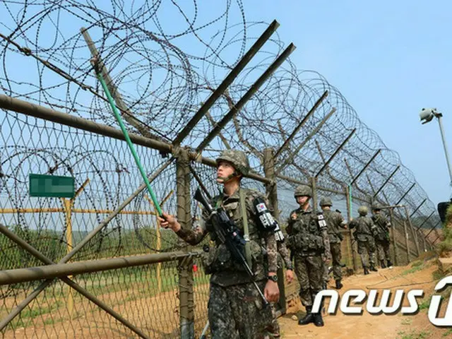 先月末、韓国西部前線のGOP（最前線の見張り所）にて手投げ弾爆発により死亡した一等兵のA氏（20）の古参兵3人が在宅起訴されたと、国防部が26日に明らかにした。（写真は参考写真 / 提供:news1）