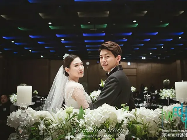 韓国アイドルグループ「U-KISS」出身の歌手兼俳優ドンホが結婚式の写真を公開した。（提供:OSEN）