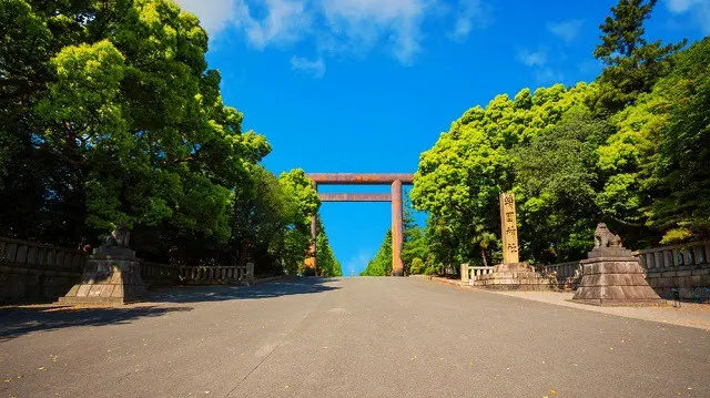 警視庁は、先月、靖国神社内で起きた爆発音事件の主要容疑者として、韓国籍の男を特定し、追跡していることがわかった。日本と韓国のメディアが相次いで報じた。（画像:wowkorea）