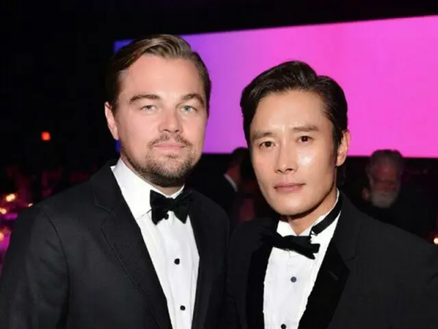 韓国俳優イ・ビョンホンとレオナルド・ディカプリオが一緒に撮った写真が公開され、話題だ。（提供:news1）