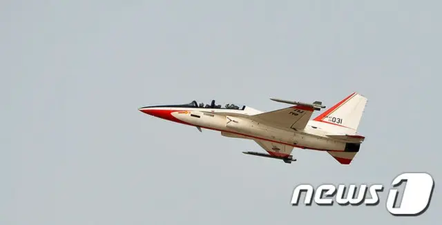 韓国初の超音速高等訓練機T-50がインドネシアで墜落し、勢いに乗っていた輸出電線と米国輸出型訓練機（T-XX）事業に悪材料となってしまうのでは、との懸念が広がっている。