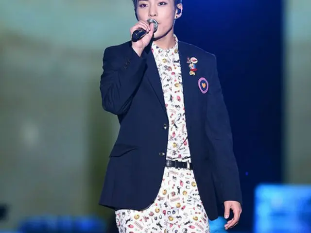 「EXO」XIUMIN、「アイドル陸上大会」収録で負傷し病院行…ひざの打撲傷。