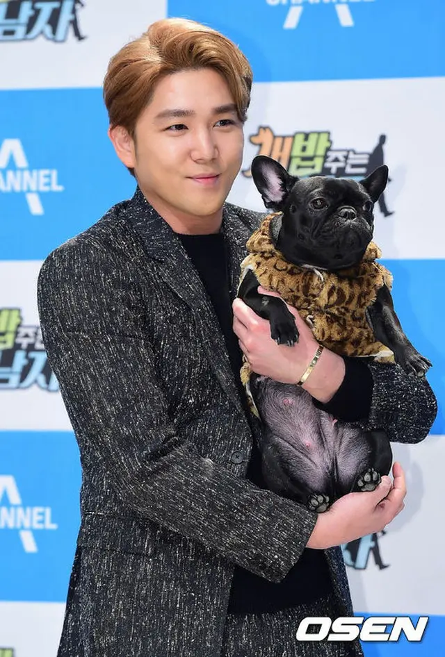 韓国アイドルグループ「SUPER JUNIOR」カンインが同じグループのメンバーであるイトゥクに犬のペットを勧めたいと述べた。（提供:OSEN）