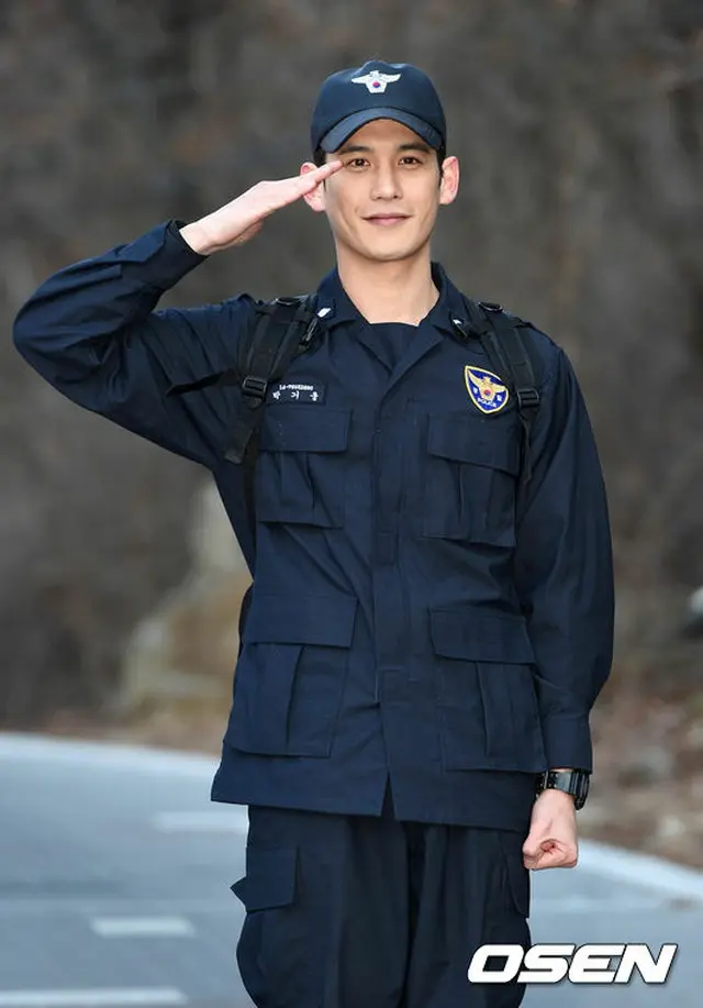 去る7日午前、韓国俳優パク・ギウン（30）が1年7か月の軍服務を終え除隊した。