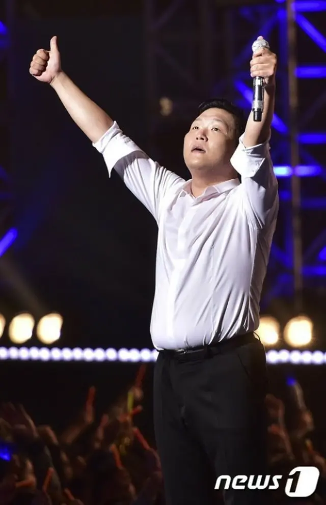 韓国男性歌手PSY（サイ、38）が海外アーティストとして初めて中国の3大番組「春節（旧正月）特別番組」に出演し、現地で熱い人気を立証した。