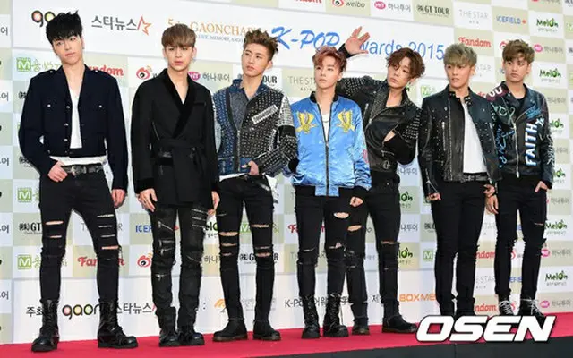 17日にソウル・オリンピック公園オリンピックホールで行われた「第5回GAON CHART K-POP AWARDS」で、人気グループ「iKON」が新人賞9月ことしの歌手賞を受賞した。（提供:OSEN）