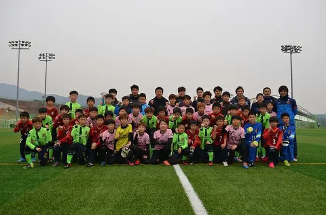 韓国Kリーグ・全北現代のU-12チームが日本Jリーグの鹿島アントラーズチームと交流戦をおこなった。（提供:OSEN）