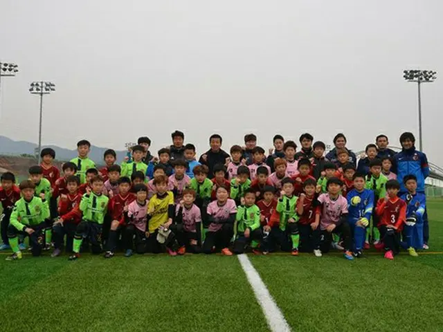 韓国Kリーグ・全北現代のU-12チームが日本Jリーグの鹿島アントラーズチームと交流戦をおこなった。（提供:OSEN）