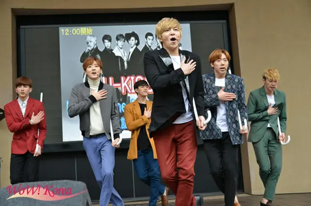 「U-KISS」