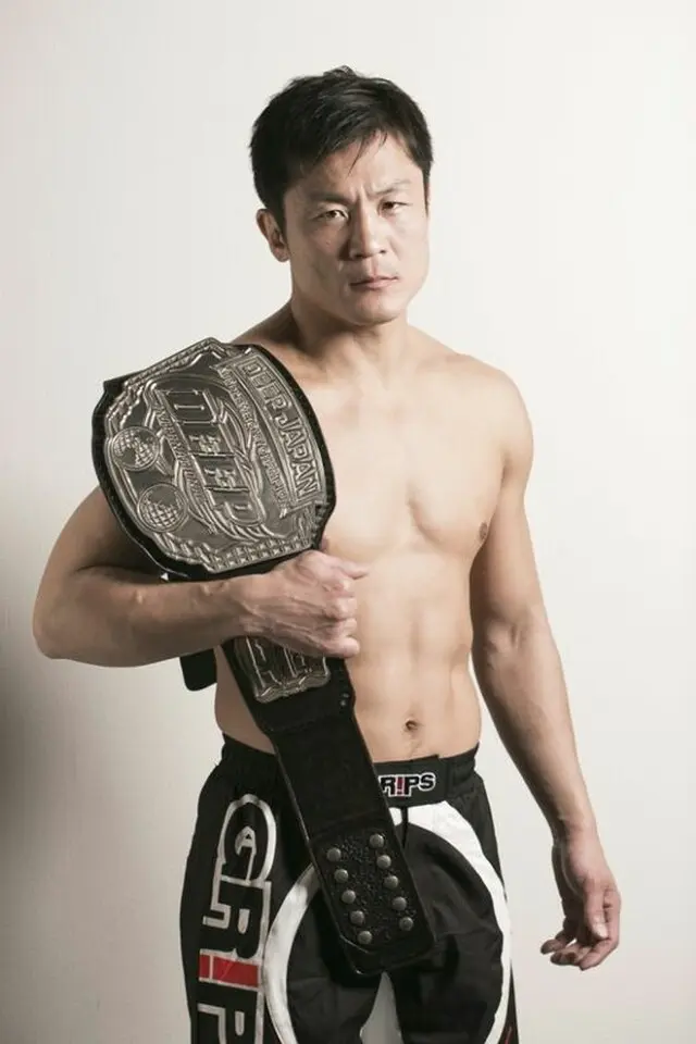 日本の男性総合格闘家・RYO（崔領/チェ・ヨン/37）が“New Wave MMA”ROAD FCと契約を結んだ。来る5月14日、ソウル・奨忠（チャンチュン）体育館で開かれるXIAOMI ROAD FC 031に出場する。（提供:OSEN）