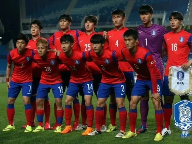 2017年、韓国にて開かれる国際サッカー連盟（FIFA）U-20ワールドカップを準備する韓国U-19代表チームは、ドイツのシャルケ04 U-19との練習試合で大勝した。