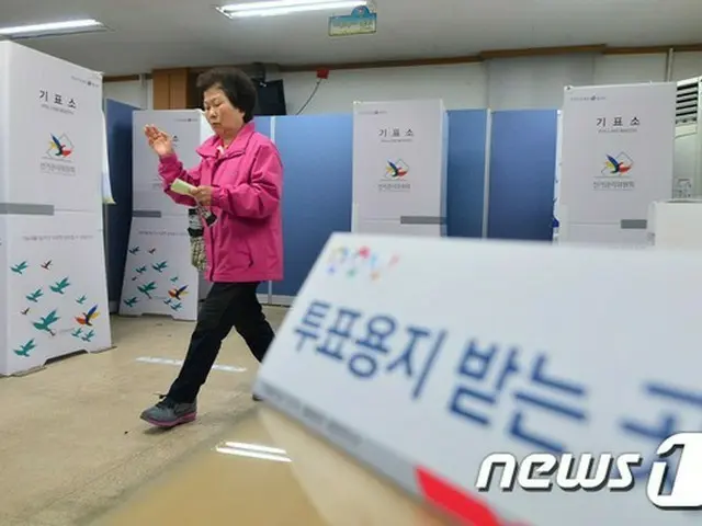 13日午前6時、韓国国会議員総選挙（定数300、任期4年）の投票が始まった。