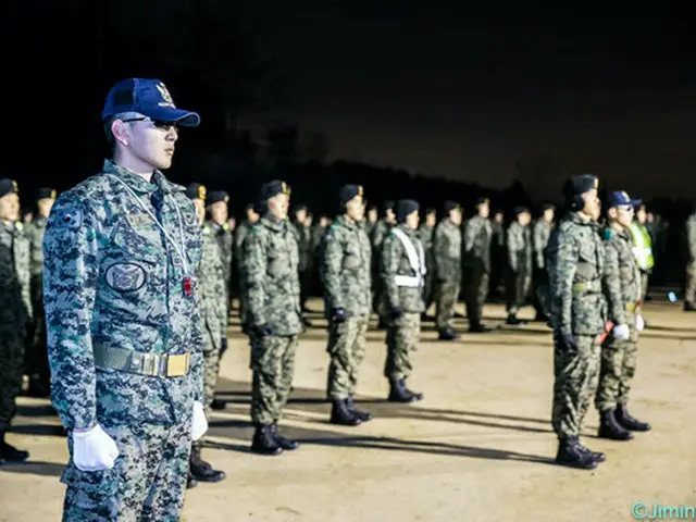 入隊する韓流スターがいれば、立派に軍務をやりとげて除隊してくる韓流スターもいる。ただし、除隊しても素直に喜んでばかりはいられない。（写真提供:ロコレ/韓国陸軍公式サイトより）