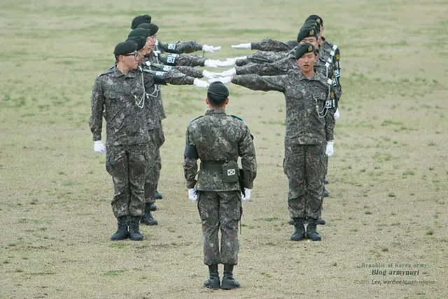 軍隊では階級が絶対である（写真提供:ロコレ/韓国陸軍公式サイトより）