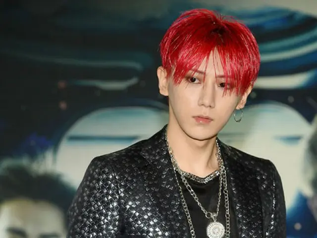 韓国アイドルグループ「BEAST」を脱退したチャン・ヒョンスン（26）のファンたちが、“私の歌手”保護に乗り出した。悪質な書き込みユーザーを相手に刑事告発したのだ。