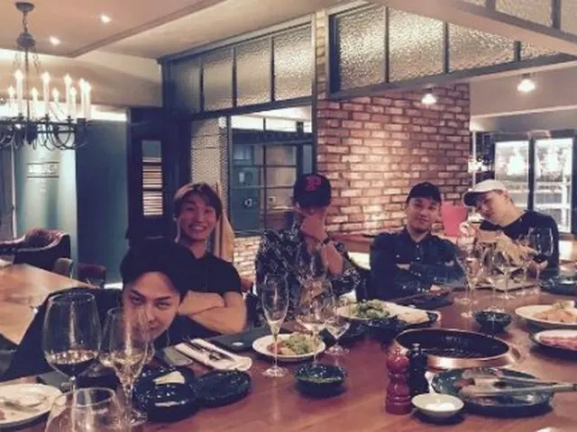 人気グループ「BIGBANG」が、仲良く夕食を共にした写真を公開した。（写真:V.I（スンリ）のInstagramより）