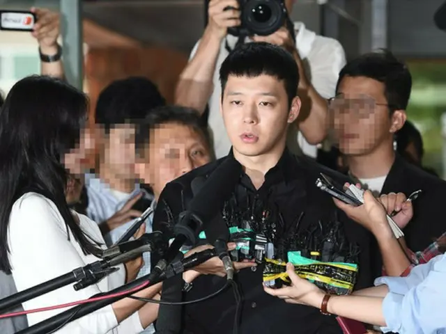 韓国歌手兼俳優のパク・ユチョン（30）の性的暴行容疑の事件を捜査しているソウル・江南（カンナム）警察署は、専門担当チームの人員を12人から8人に縮小したことを明らかにした。（写真提供:news1）