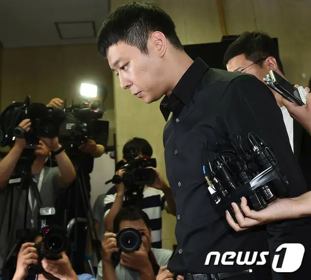 韓国歌手兼俳優パク・ユチョン（30）の性的暴行に関する捜査をおこなう警察が、4件すべての性的関係において強制性はなかったとし、無嫌疑処分を下すことを暫定的に決定した。